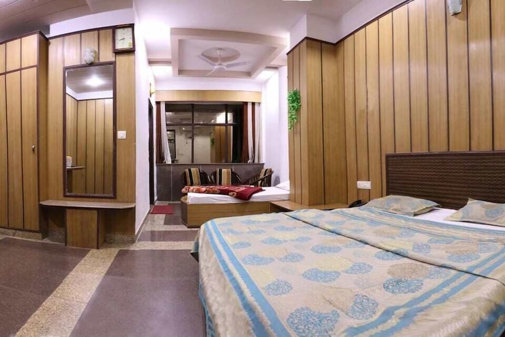 Deluxe Triple Room, Multiple Beds, Hill View