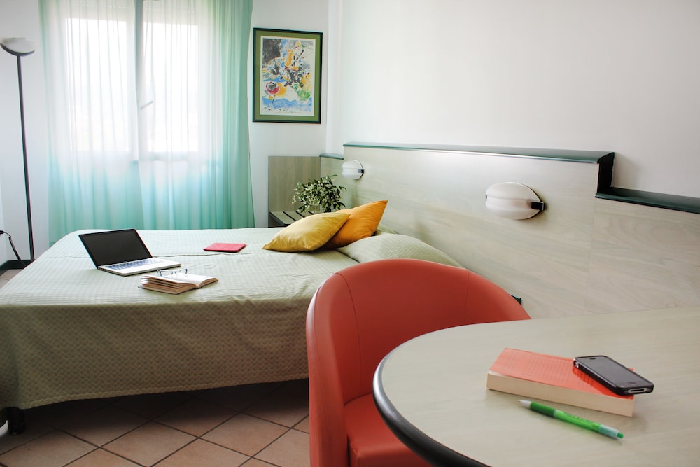Standard Double or Twin Room - Photo 4