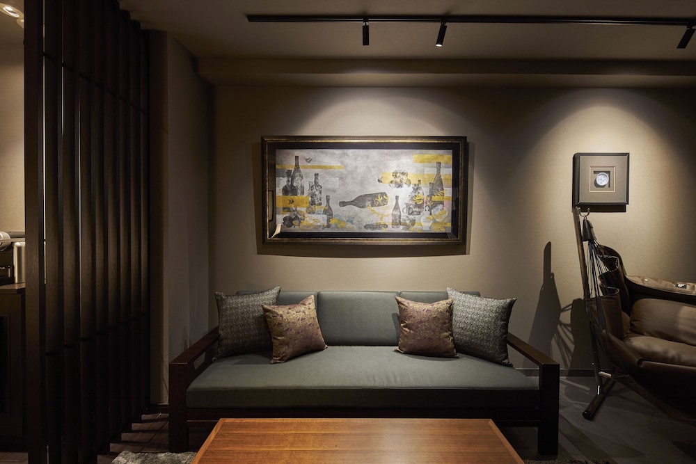 Suite Room (Sofa and Bed) photo 3