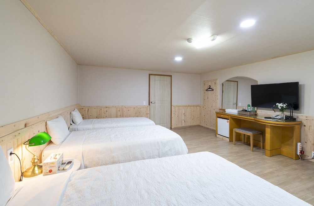 Deluxe Twin Room - Photo 3