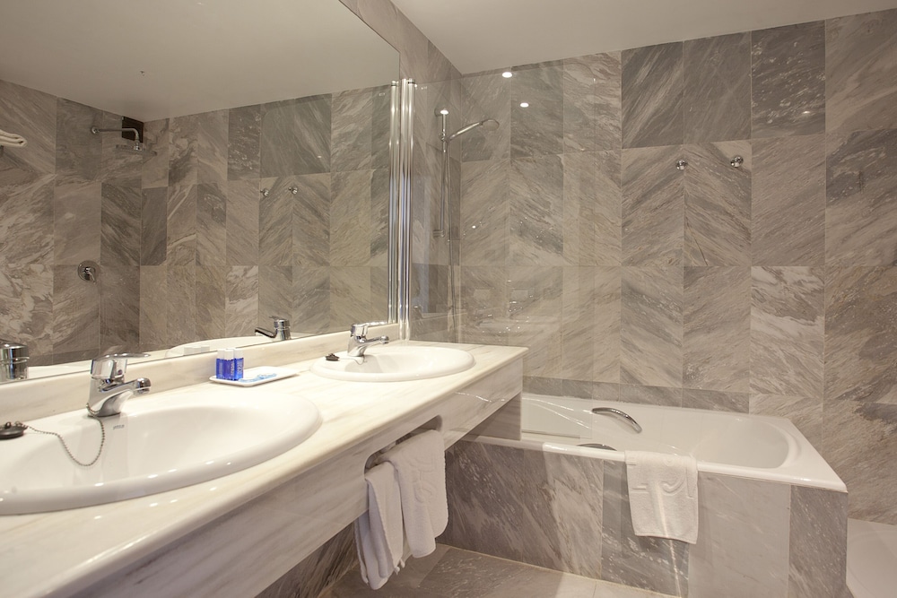 Superior Double Room (Spa access Not Included) - Photo 7