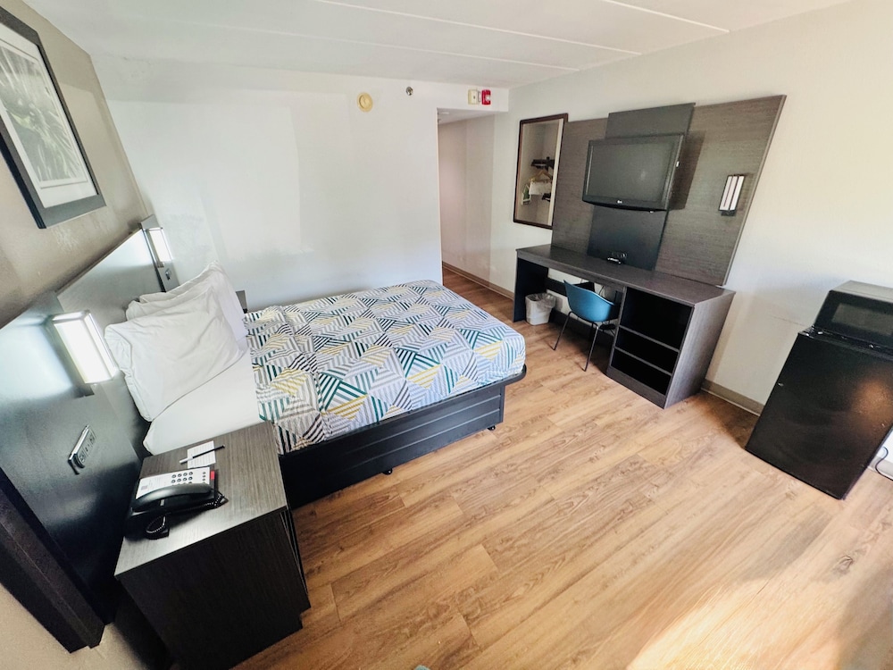 Standard Room, 1 Double Bed, Accessible, Non Smoking - Photo 1