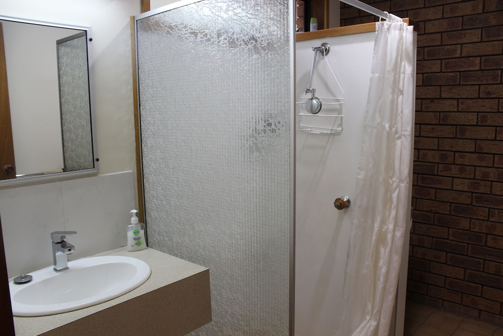 Standard Room, Non Smoking (Double & Single Beds  R4) photo 2