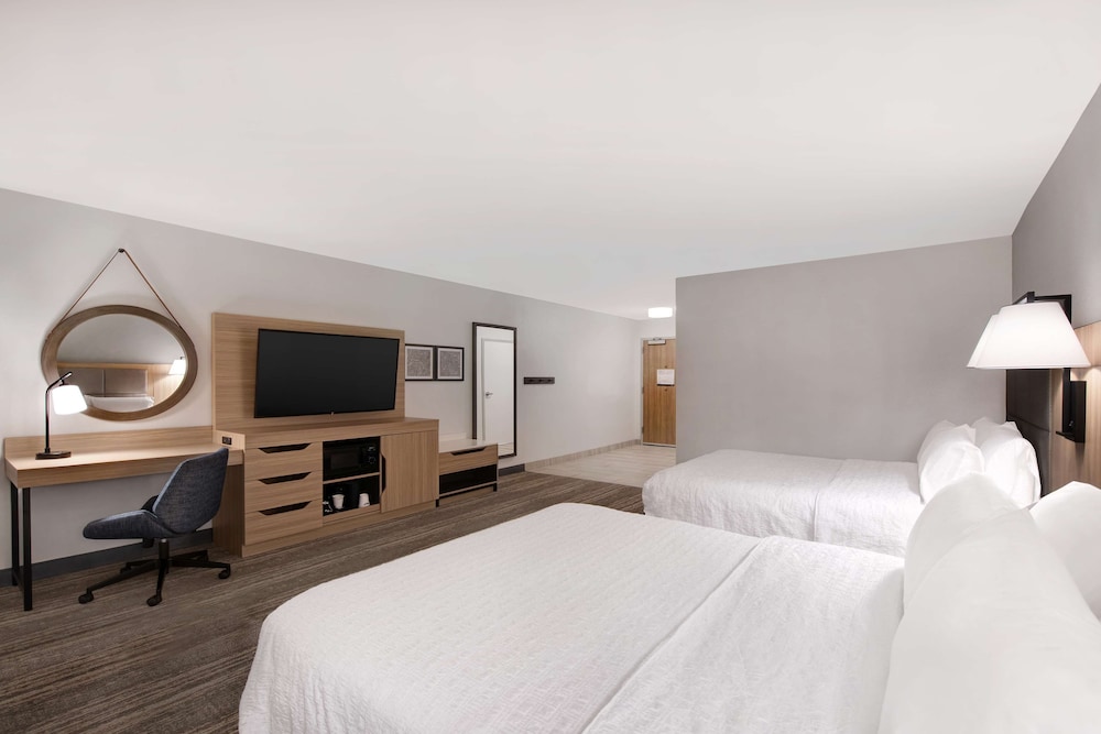 Room, 2 Queen Beds, Accessible, Non Smoking - Photo 6