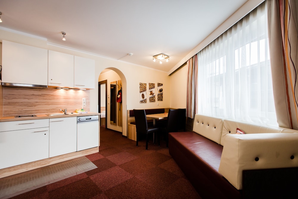 Family Apartment, 2 Bedrooms, Balcony, Mountain View (Torsee)