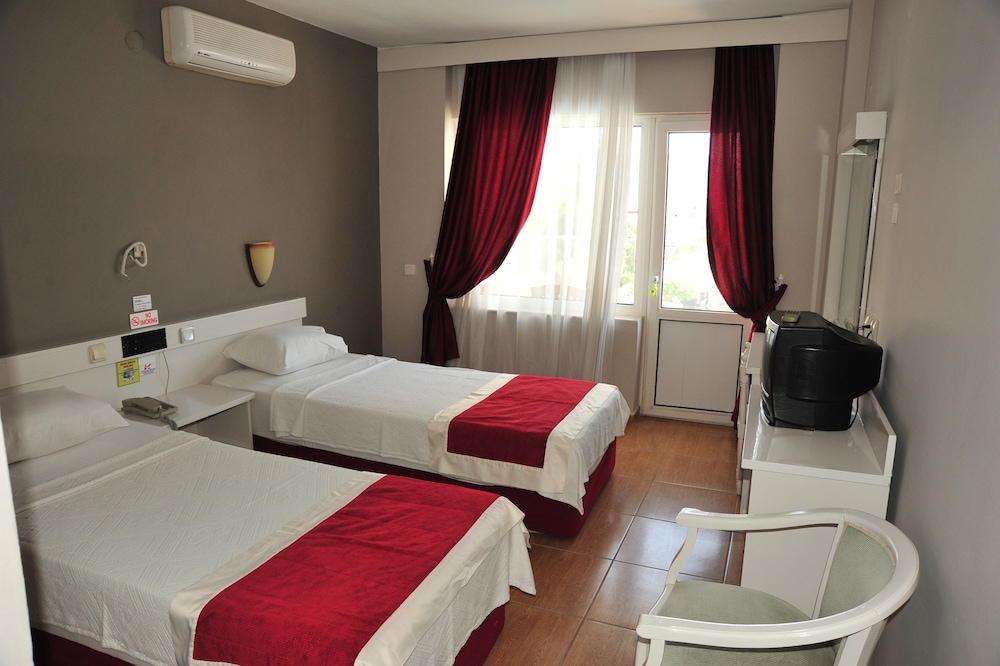 Standard Double or Twin Room photo 3
