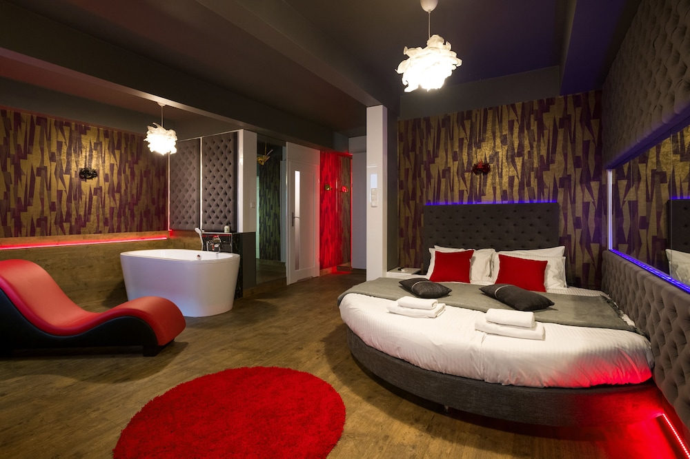 Romantic Room (Round Bed, 2 adults, Biskupia Street)
