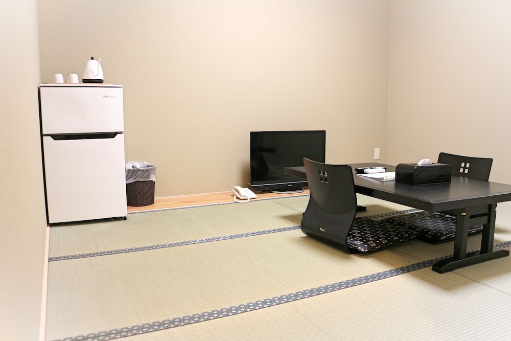 Room (502)