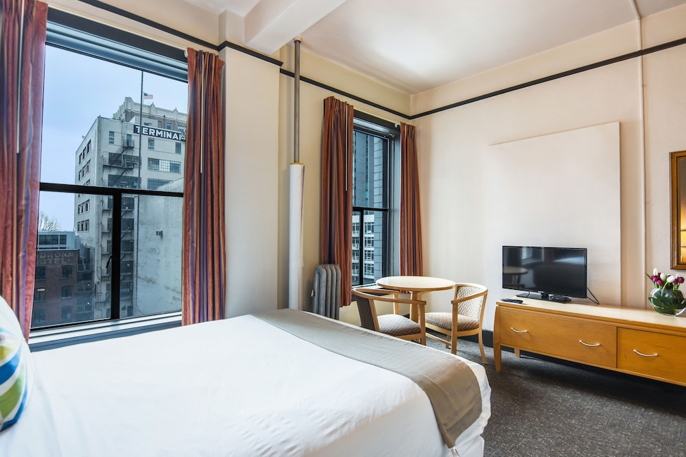 Standard Room, 1 Queen Bed, Private Bathroom, No Air Conditioning - Photo 4