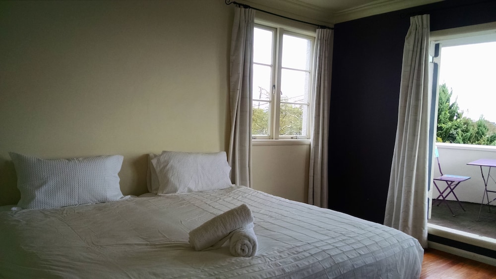 Twin Room, Balcony, City View (Karekare)