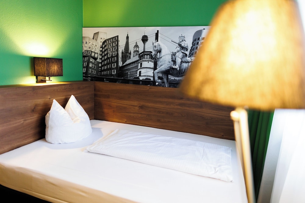 Deluxe Single Room, 1 Queen Bed - Photo 6