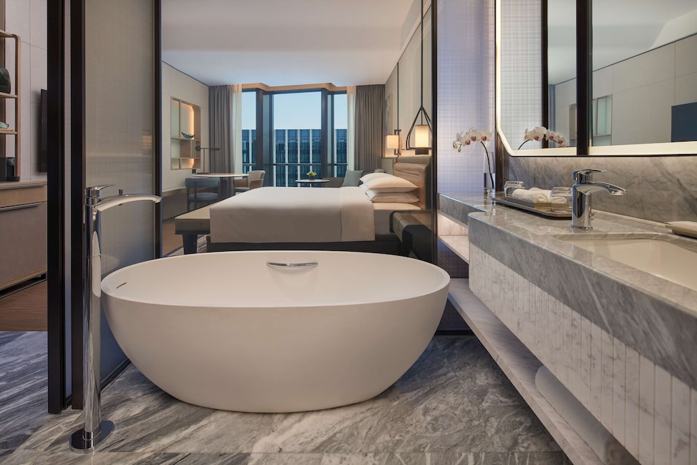 Regency Suite photo 3