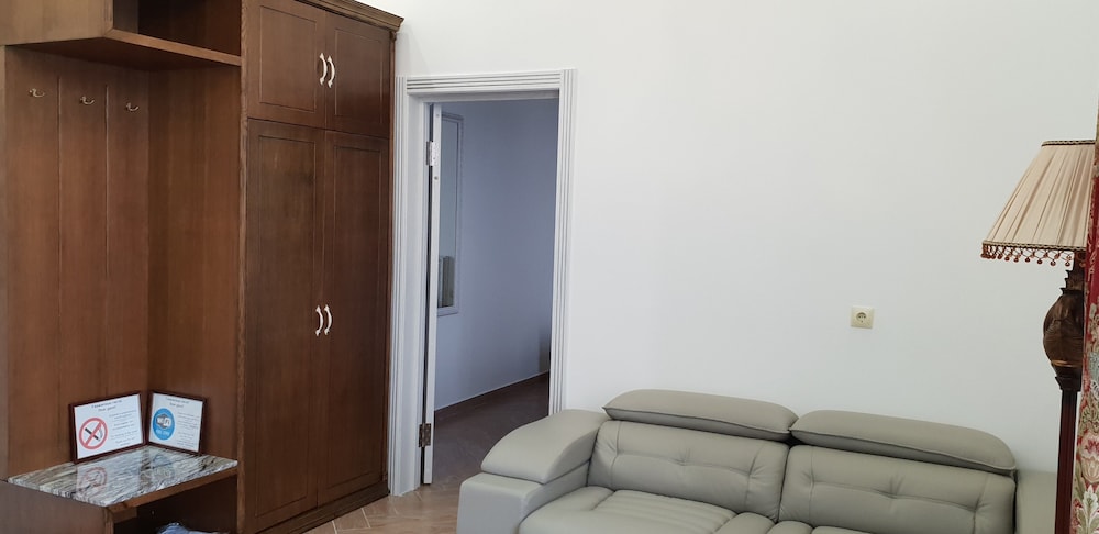 Family Room, 1 Bedroom, Kitchen, City View photo 2