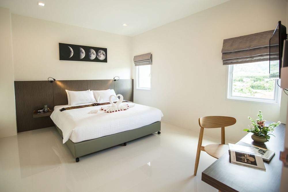Deluxe King Size Bed