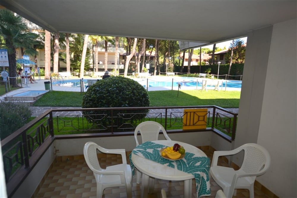 Apartment, Multiple Bedrooms, Balcony, Pool View