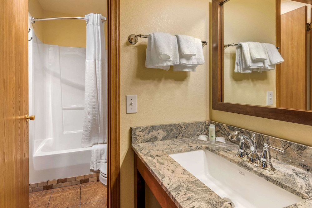 Standard Suite, 2 Queen Beds photo 3