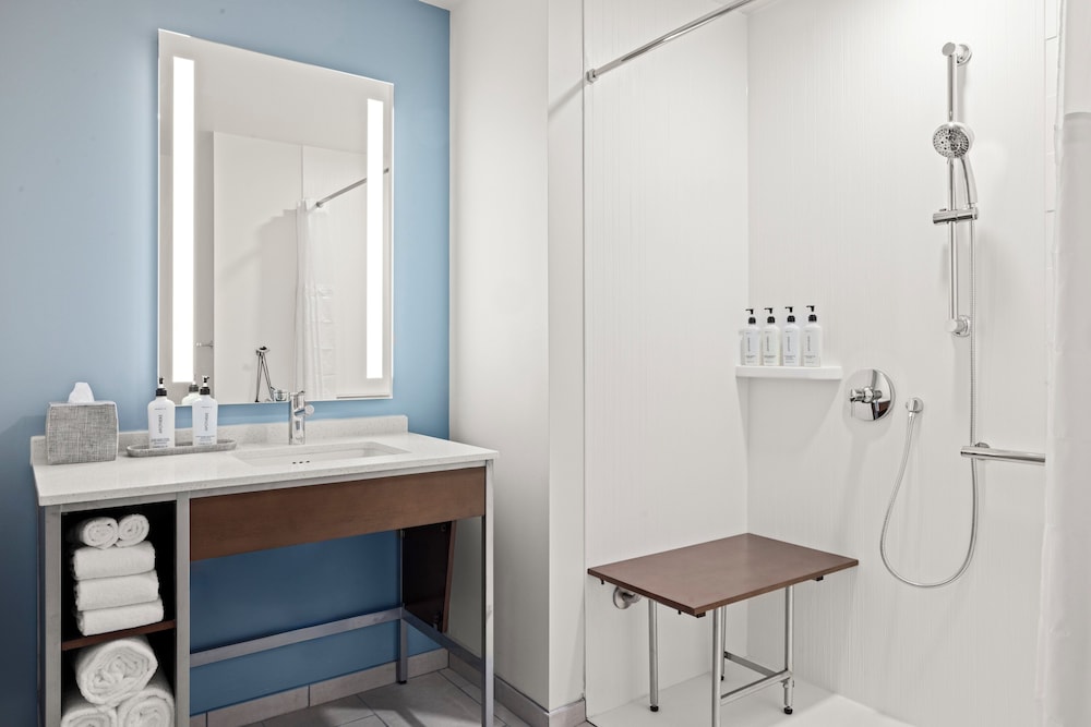 Standard Room thumbnail 5