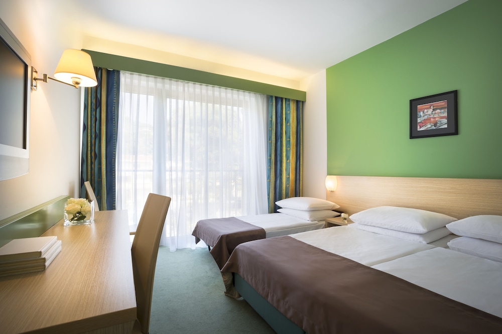 Standard Triple Room, Park View