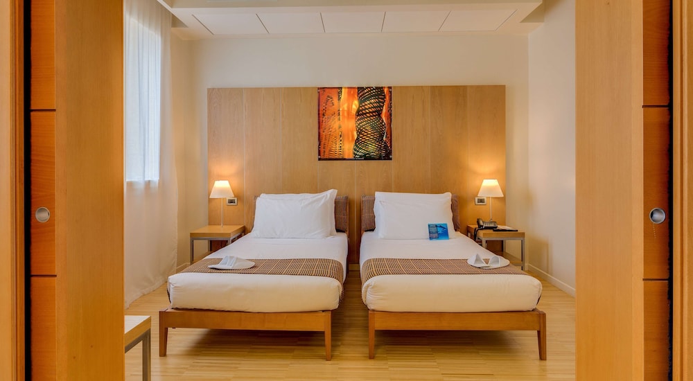 Junior Suite, 1 King Bed - Photo 9