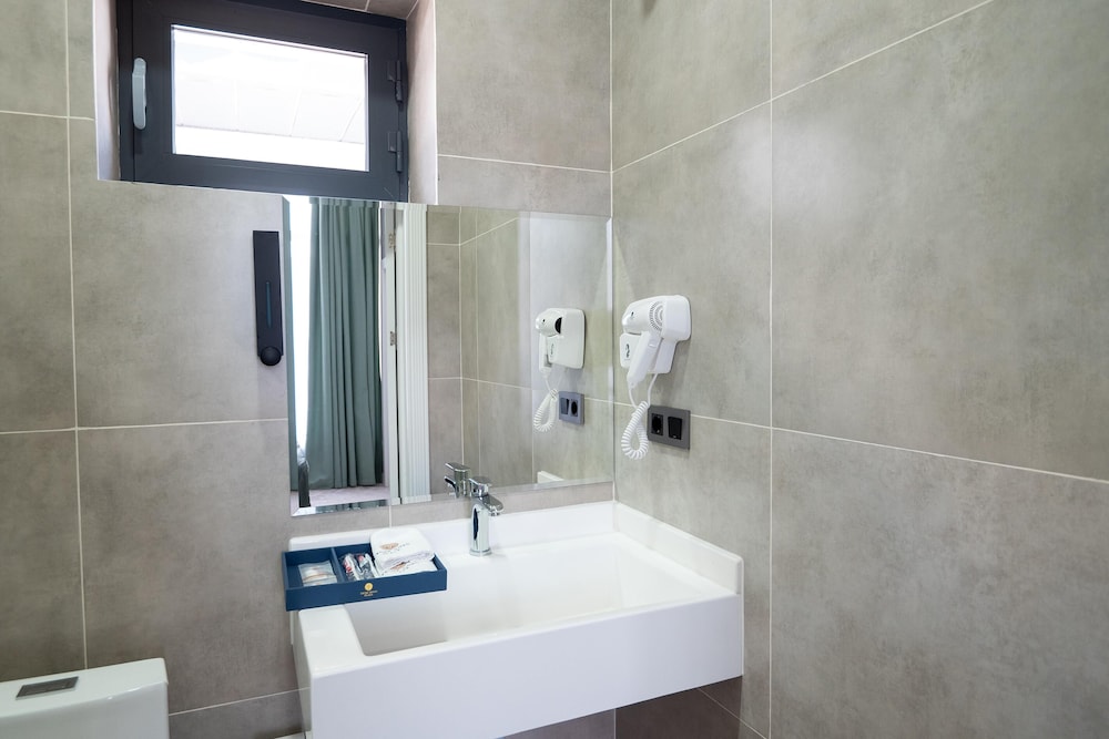 Basic Apartment - Photo 5