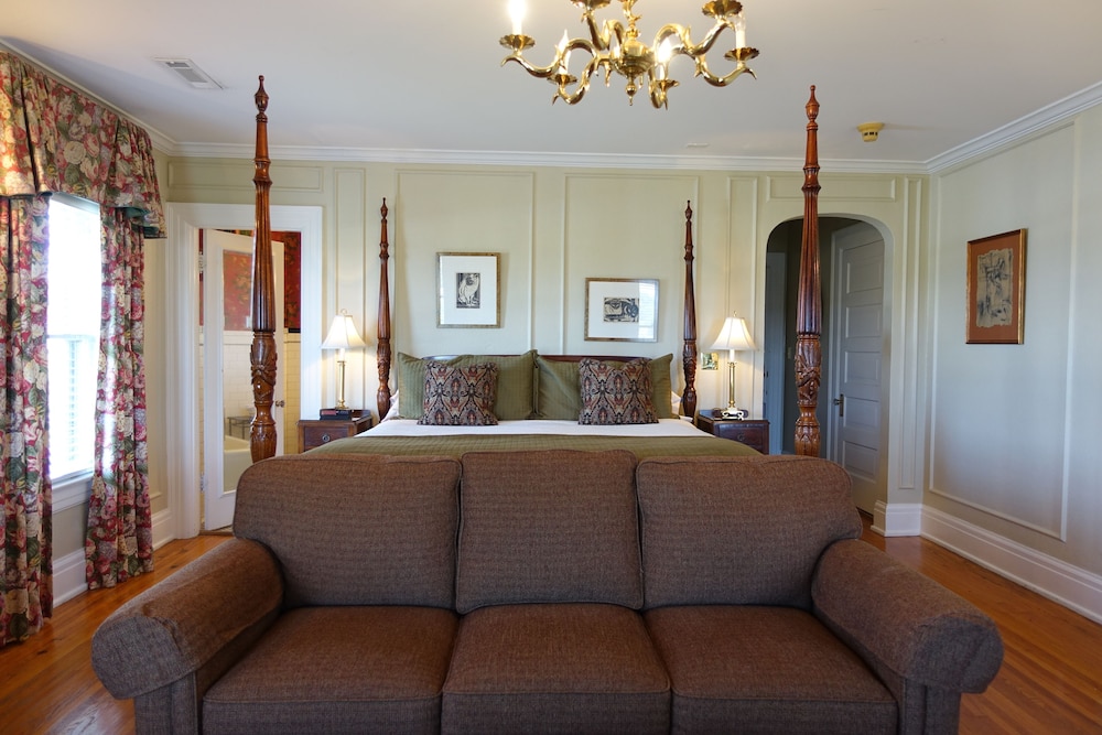 Deluxe Double Room, 1 King Bed - Bryan - 2nd Floor No Elevator, photo 6