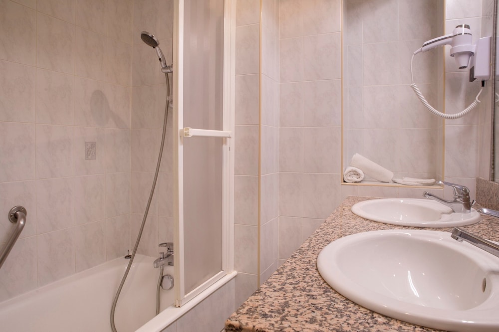 Superior Double or Twin Room - Photo 6