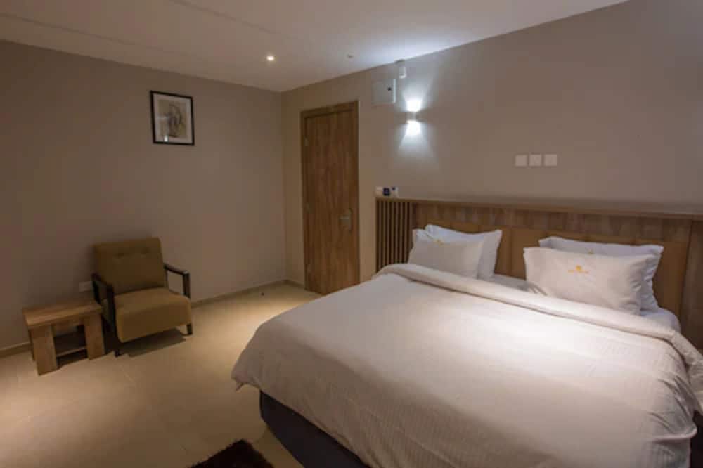 Suite - Photo 3