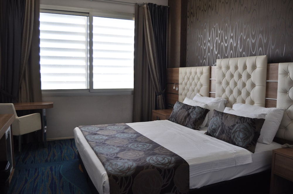 Standard Double or Twin Room - Photo 1