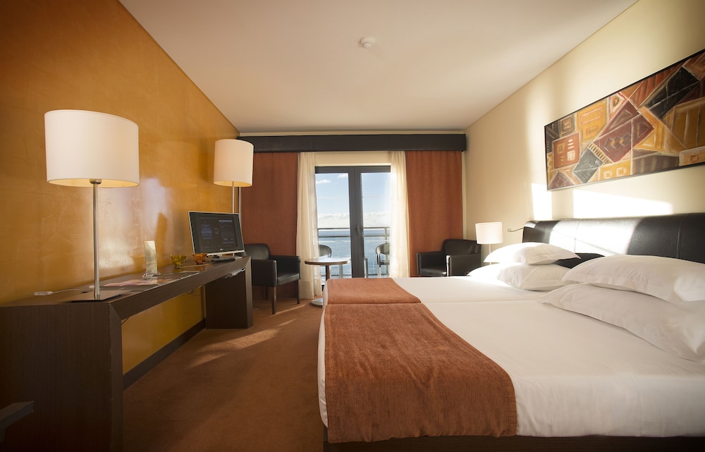 Twin Room, Sea View (Single Use) - Photo 7