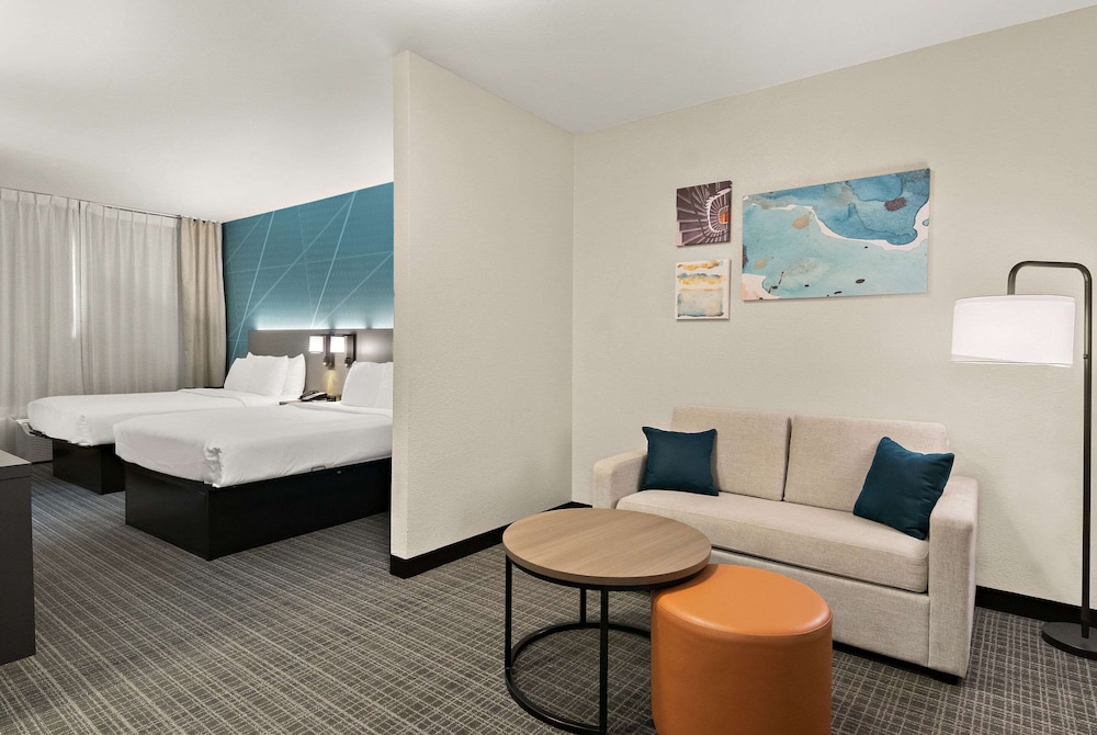 2 Beds Queen Suite Non Smoking Accessible with Walk in Shower - Photo 3