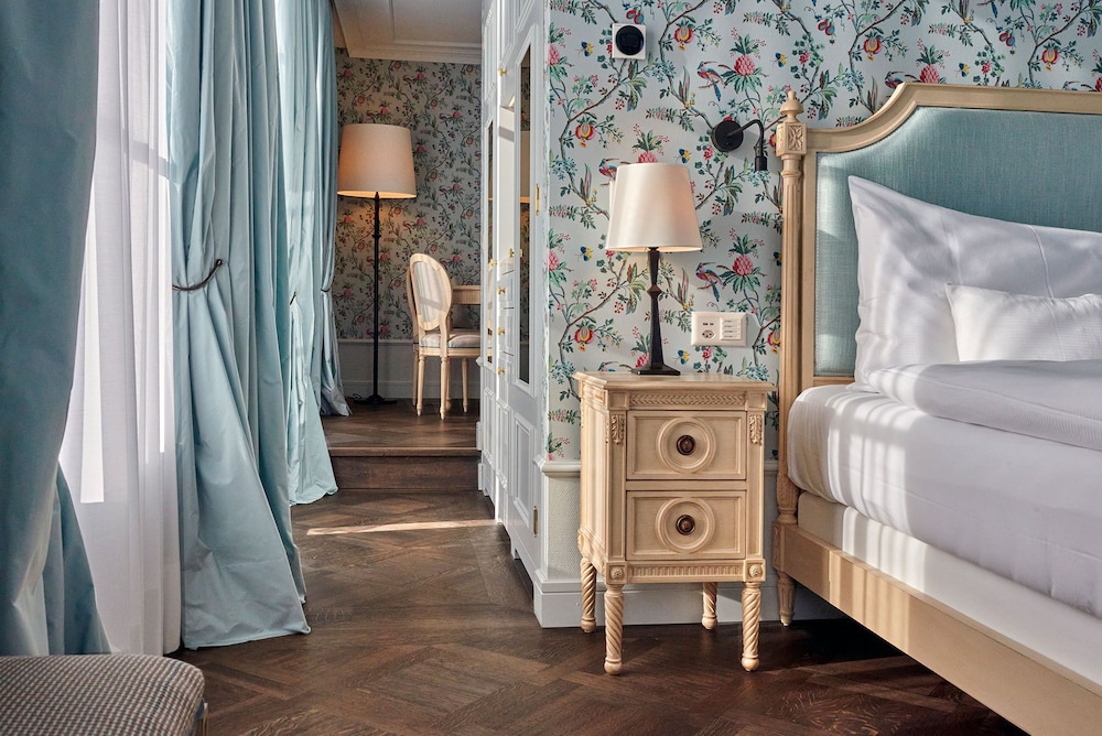 Superior Double Room, Lake View (Orangerie) photo 3