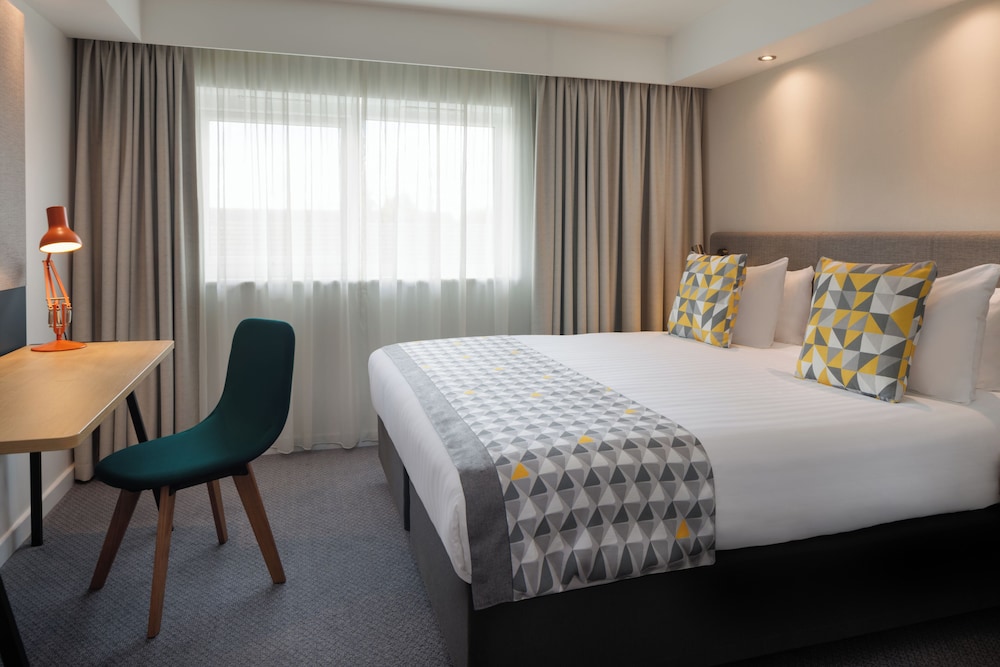 Premium Room, 1 King Bed - Photo 2