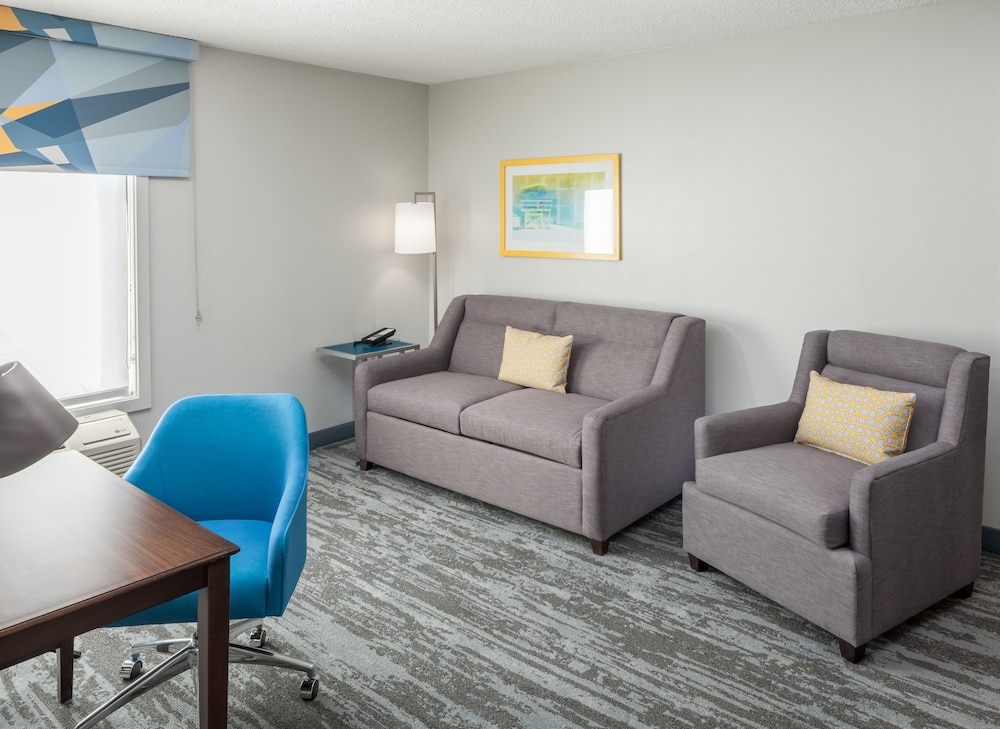 Executive Suite, 1 Queen Bed with Sofa bed, Non Smoking - Photo 2