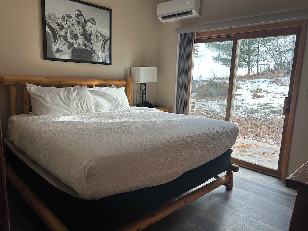Suite, 1 Bedroom, Mobility Accessible (Cedar Haus, 1 King bed) - Photo 2