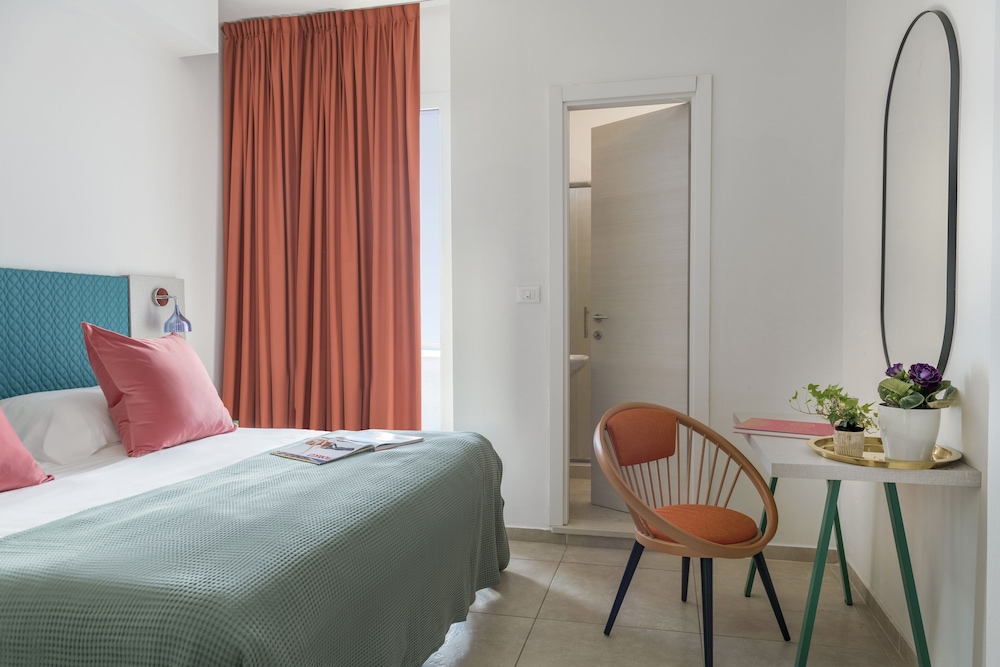 Junior Double Room, Partial Sea View