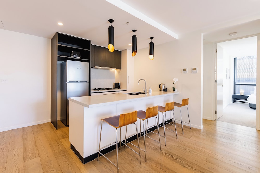 Two Bedroom Sub-Penthouse thumbnail 6