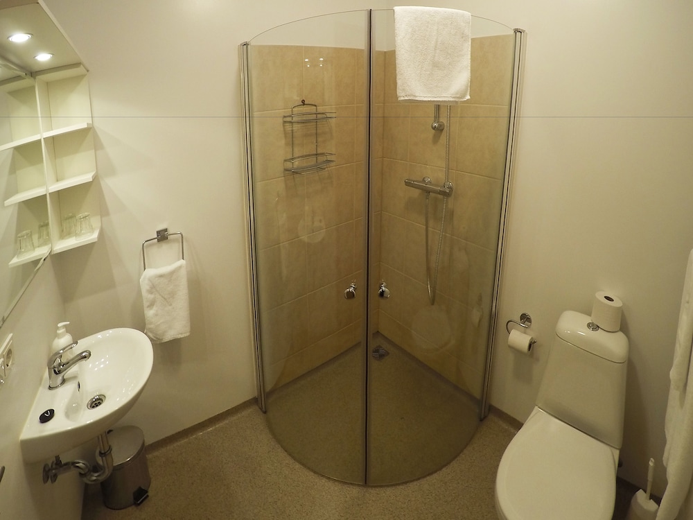 Economy Triple Room photo 3