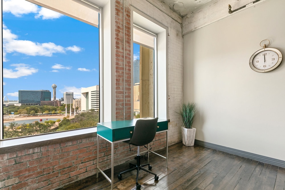 Signature Loft, 3 Bedrooms, 2 Bathrooms, City View - Photo 23