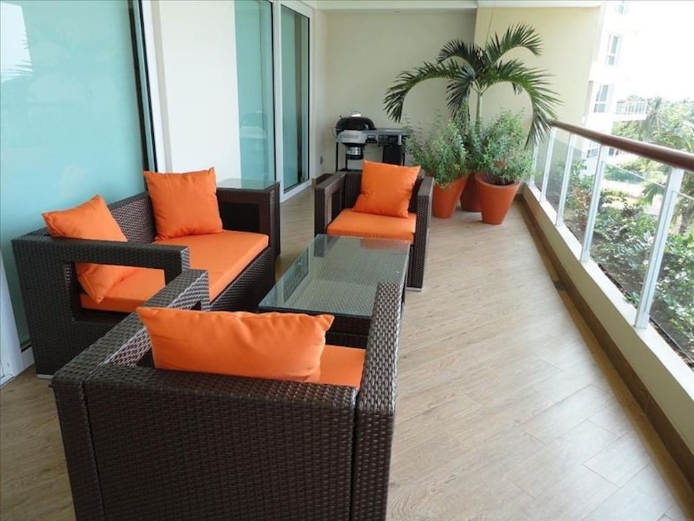 Luxury Condo, 3 Bedrooms, Ocean View photo 3
