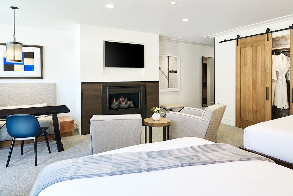 Room, 1 King Bed (Town Side) - Photo 2