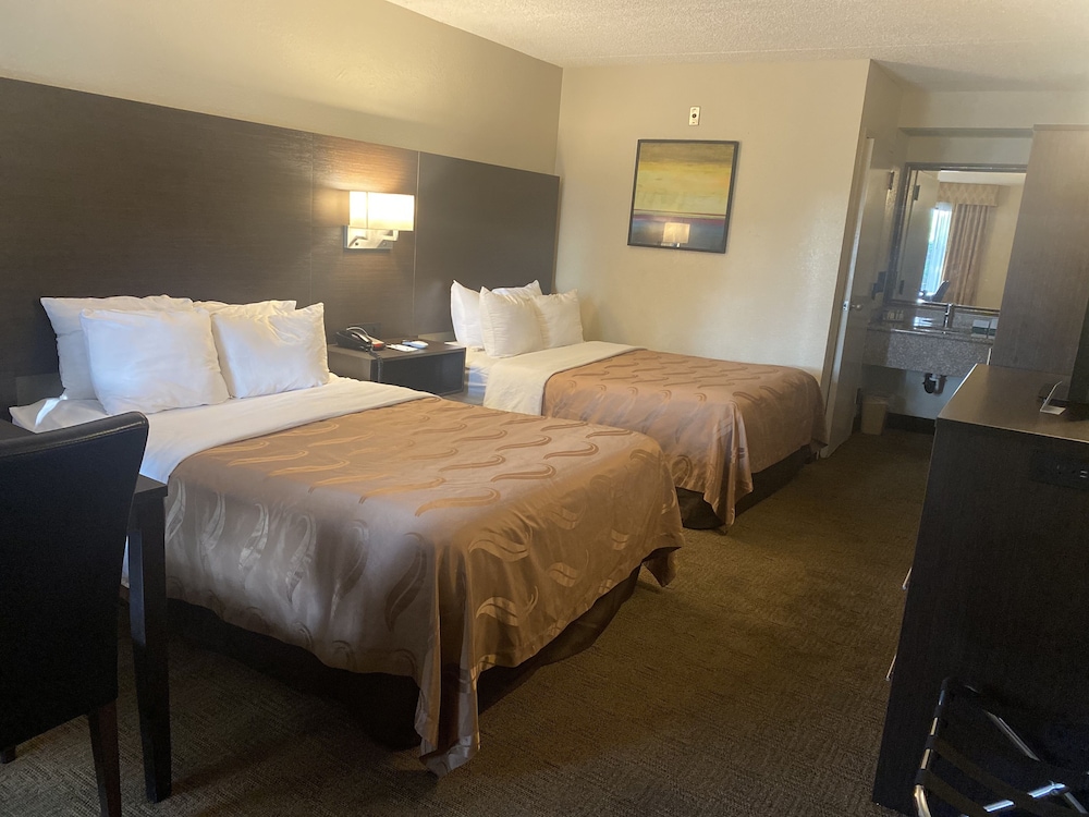Standard Double Room, 2 Double Beds, Non Smoking - Photo 1
