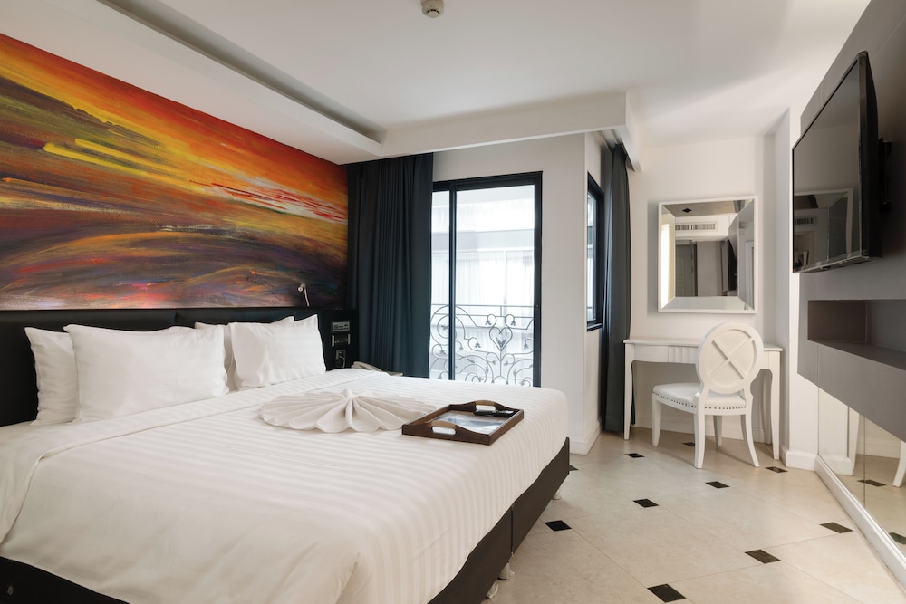 Deluxe Double or Twin Room, City View