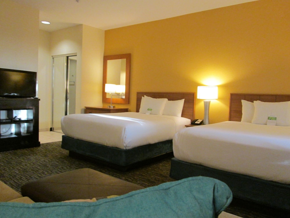 Standard Suite, 2 Queen Beds, Non Smoking
