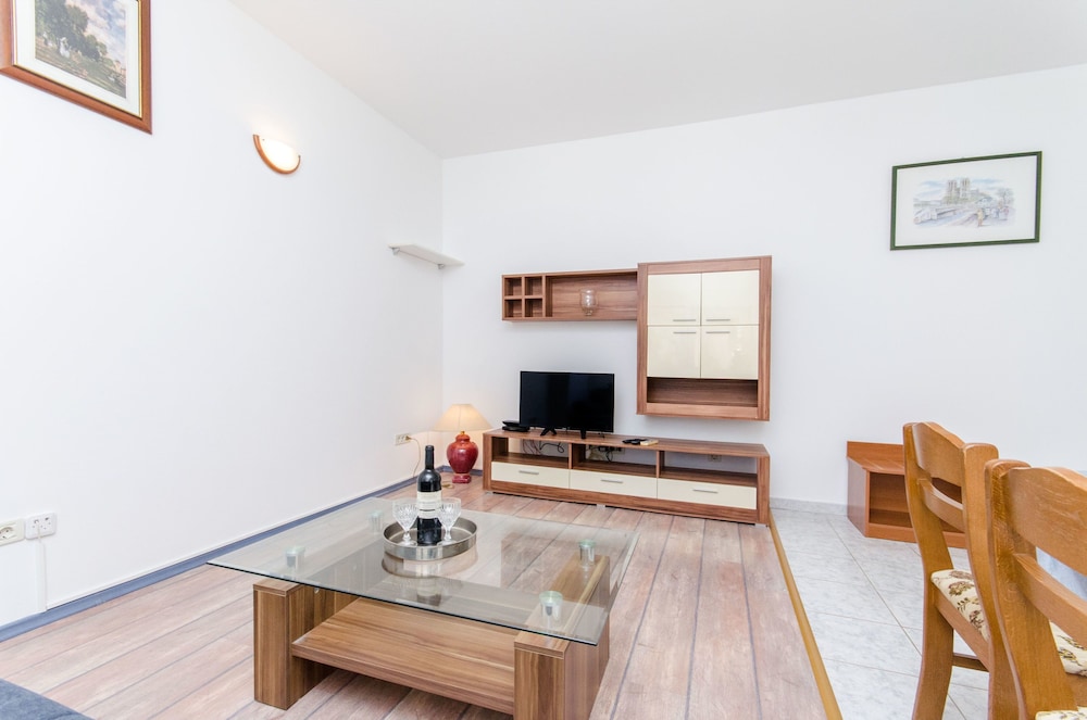 Apartment (A15)