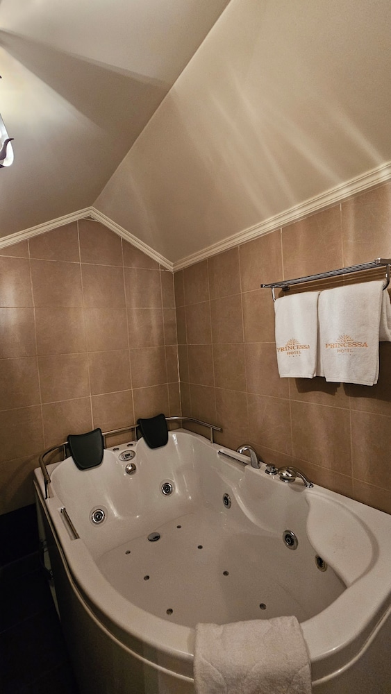 Queen Suite photo 3