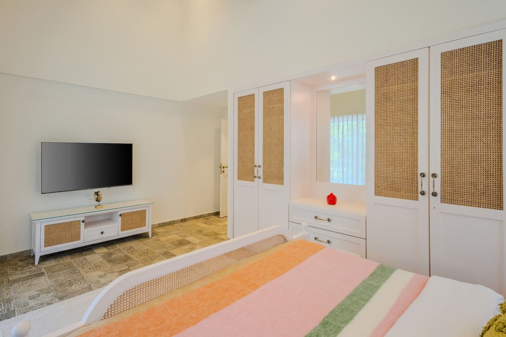 Villa photo 2
