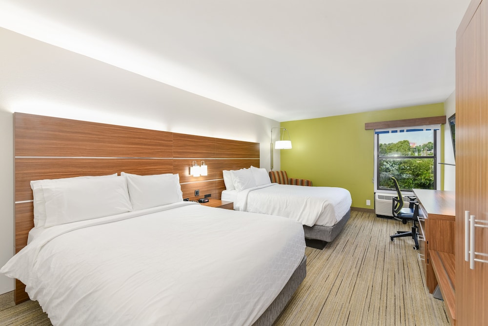 Standard Room, 2 Queen Beds - Photo 4