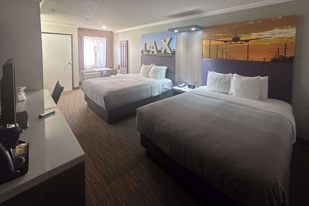 Standard Room, 2 Queen Beds, Top Floor, Non Smoking - Photo 1
