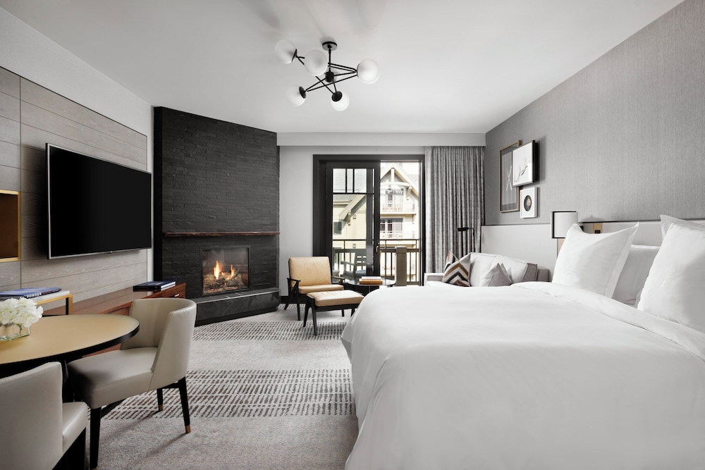 Premier Room, 1 King Bed - Photo 8