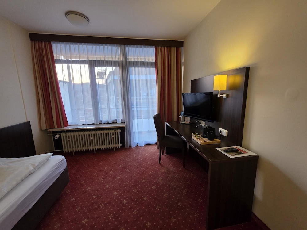 Classic Single Room, City View